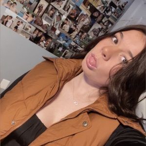 Meet your Posher, Hailey